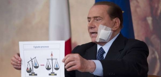 Berlusconi považuje, jak jinak, soud kvůli Ruby a spol. za spiknutí a nespravedlnost. 
