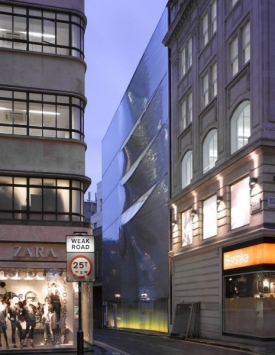 Leveteová vytvořila fasádu administrativní budovy v Oxfordské ulici v Londýně.