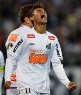 Neymar v dresu Santosu.