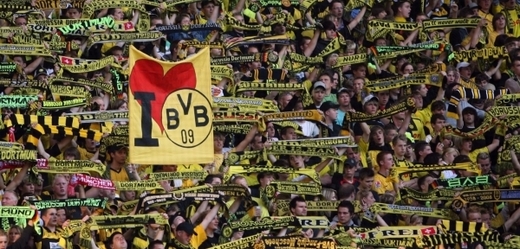 Naplní i přes bombovou hrozbu fanoušci stadion Dortmundu?