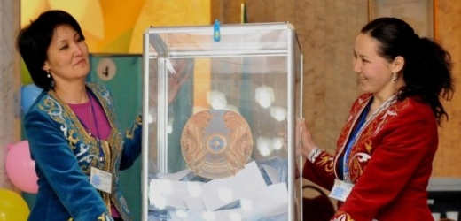 Nazarbajev svolal předčasné volby rychle, aby oslabil opozici.