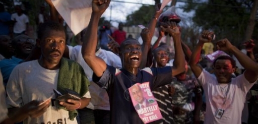 Po vyhlášení výsledků vypukly v ulicích haitské metropole oslavy. Martellyho stoupenci s jeho portréty zaplavili ulice, zpívali a odpalovali zábavní pyrotechniku.