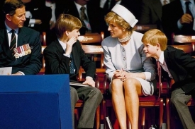 Princové se svými rodiči v roce 1995.