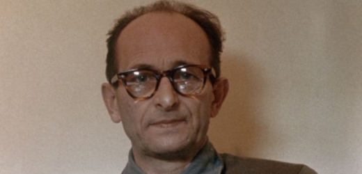 V Argentině se Eichmann živil jako mechanik automobilky Mercedes-Benz.