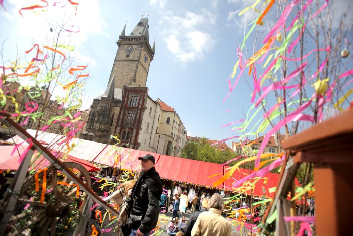 V centru Prahy začaly pravidelné velikonoční trhy.