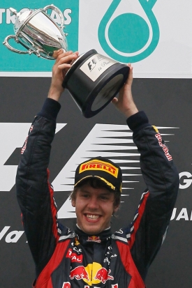Úřadující mistr světa Sebastian Vettel z Red Bullu.