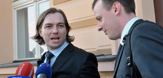 Michal Babák (vlevo) prý může doložit zdroj peněz, kterými sponzoroval Věci veřejné.