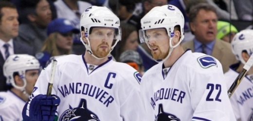 Henrik (vlevo) a Daniel Sedinové, králové produktivity NHL posledních dvou sezon.