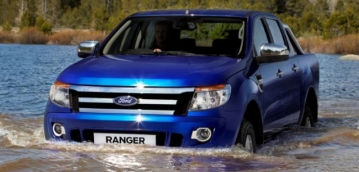 Přebrodit přes řeku, to není pro nový Ford Ranger problém.