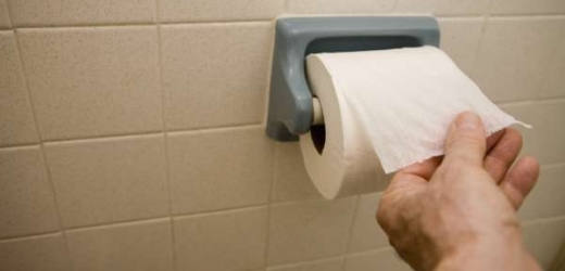 Italské zákony tištěné na toaleťáku?