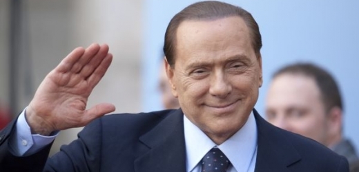 Čtyřiasedmdesátiletý Berlusconi po vypuknutí krize v Libyi prý na chvíli uvažoval o rezignaci kvůli úzkým vztahům s Muammarem Kaddáfím. Ale to ho přešlo.