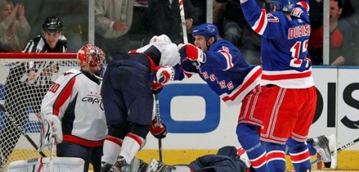 Neuznaný gól newyorské Rangers nepoložil, tým z Manhattanu nakonec zápas vyhrál.