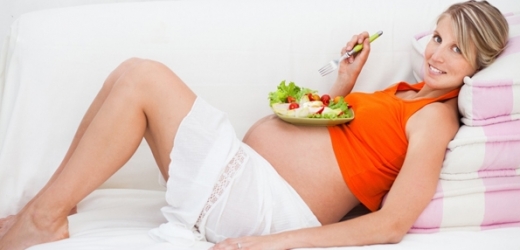 Pokud žena v těhotenství drží dietu, zvyšuje tak pravděpodobnost, že její dítě bude obézní.