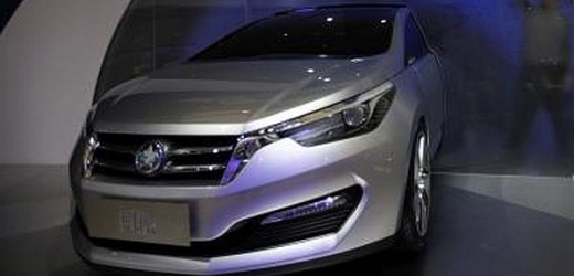 Model Venucia, společný produkt Nissanu a jedné z čínských automobilek.