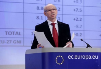 Polský eurokomisař Lewandowski stále tlačí na zavední zvláštní unijní daně.