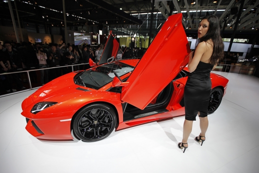 Překrásné červené Lamborghini LP 700-4.