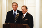 Bývalý americký prezident George W. Bush v roce 2002 s Václavem Havlem. (Foto: archiv)