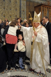Nejvyšší představitel římskokatolické církve vyzdvihl práci sdružení Meter u příležitosti italského Dne památky dětí, které se staly obětí násilí, vykořisťování a lhostejnosti.