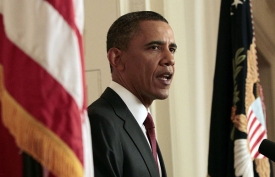 Barack Obama v přímém přenosu oznamuje bin Ládinovu smrt.
