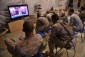 Mariňáci z pluku Combat Team 1 v afghánském Camp Dwyer v provincii Helma sledují přímý přenos, ve kterém americký prezident Barack Obama oznámil úmrtí bin Ládina.