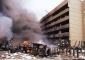 7. srpen 1998. V 10.25 explodovala v centru keňské metropole Nairobi trhavina, která zabila více než padesát lidí a zranila skoro tisíc. Několik minut po explozi v Nairobi vybuchla také v diplomatické čtvrti Dáressalámu, tanzanské metropole, trhavina ukrytá v autě. Při tomto výbuchu přišlo o život minimálně pět lidí. Útoky měl podle USA na svědomí Usáma bin Ládin.
