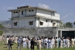 Zástupci médií a místní obyvatelé se v úterý shromáždili před zdmi sídla hlavy al-Kajdy v pákistánském Abbottábádu.  