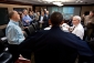 Obama hovoří s členy národního bezpečnostního týmu během diskuse o misi. (Foto: ČTK/AP)