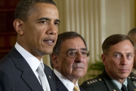 Prezident Barack Obama, Leon Panetta - nový ministr obrany USA a David Petraeus - nový šéf CIA. 