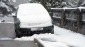 Sníh nadělal řadu problémů motoristům, kteří věřili, že zimu už mají definitivně za sebou.