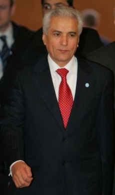 Jmenování Chamrochona Zarífího, bývalého velvyslance ve Washingtonu, do funkce tádžického ministra zahraničí údajně prolobbovali Američané.