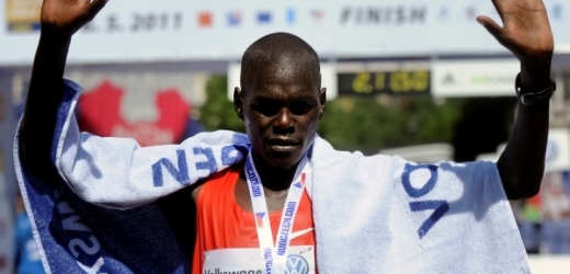 Vítězem sedmnáctého ročníku Pražského mezinárodního maratonu se stal keňský vytrvalec Benson Kipchumba Barus.