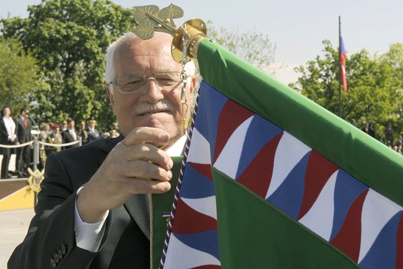 Prezident Václav Klaus zúčastnil pietního aktu a slavnostního shromáždění při příležitosti 66. výročí ukončení druhé světové války. 