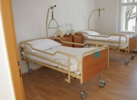 Nemocniční péče v Česku spolkne téměř polovinu všech peněz na zdravotnictví.
