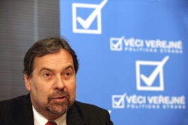 Radek John se včera sešel s prezidentem, aby mu vysvětlil důvod svého odchodu.