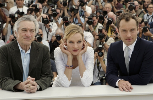 Porotu obsadilo hvězdné trio Robert De Niro, Jude Law a Uma Thurmanová.