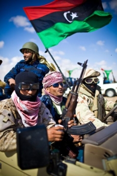 Libyjská vláda se prý nebude snažit silou znovu získat moc nad východem země ovládaným povstalci.