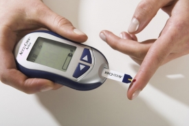 Glukometr na měření hladiny cukru v krvi patří do základní výbavy každého diabetika.
