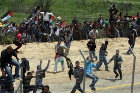 Povedený turista byl mezi desítkami Arabů, kteří v neděli protrhli plot na Golanech.