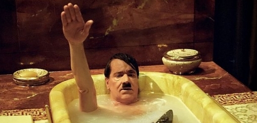 Z filmu Můj vůdce: Skutečně skutečná skutečnost o Adolfu Hitlerovi, 2007.