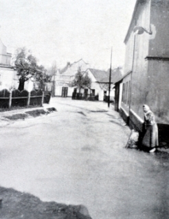 Další unikátní snímek z povodní v Pelhřimově z května 1911. Snímek byl otištěn v časopise Český svět.