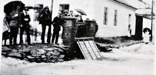 Unikátní snímek z povodní v Pelhřimově z května 1911. Snímek byl otištěn v časopise Český svět