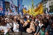 Desetitisíce demonstrujících odborářů zaplnily Václavské náměstí.
