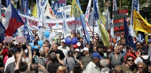 Česká pošta zaplatila svým zaměstnancům za účast na demonstraci.