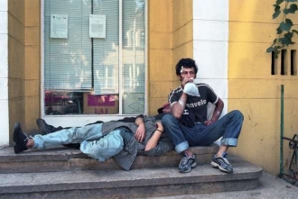 Čichači lepidla na ulici rumunské metropole.