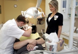 Zubařů je dost, tvrdí poradce ministra zdravotnictví Pavel Vepřek. Jsou ale špatně rozložení.