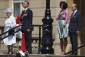 Americký prezidentský pár během uvítací ceremonie v Londýně.