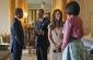 Vévodkyně z Cambridge se poprvé od sňatku s princem Williamem ujala oficiální návštěvy. Na snímku při rozhovoru s Michelle Obamovou, v pozadí naslouchá americký prezident princi Williamovi.