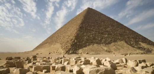 Pod egyptskou zemí se prý skrývá 17 dosud neobjevených pyramid.