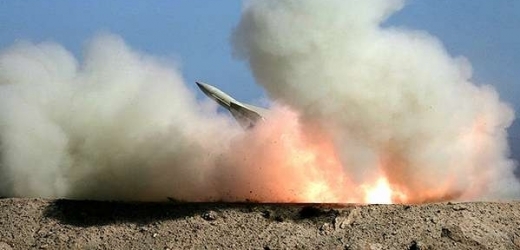 Z testů protilodních raket Íránu (ilustrace).
