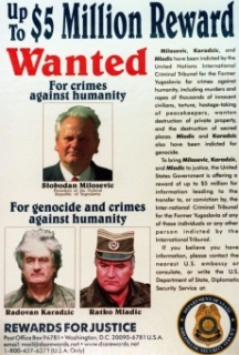 Karadžiče, Miloševiče a teď už i Mladiče se podařilo dopadnout. Americký plakát z roku 2000.